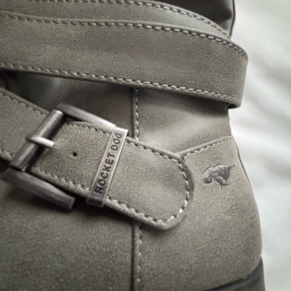 Rocket Dog gray short boots, very cute and easy to slip into. - Picture 4 of 5